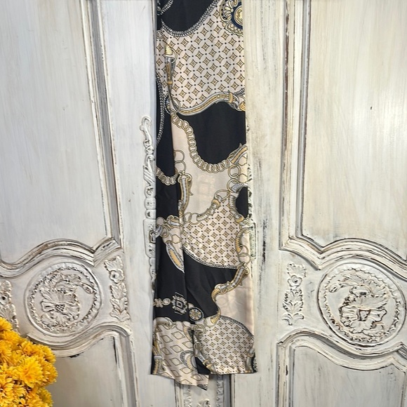 Elegant Black and Gold Narrow Rectangle 100% Silk Scarf - Picture 3 of 6